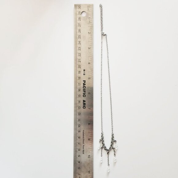 Vintage Victorian white pearl chandelier necklace with a small silver chain - Picture 7 of 9